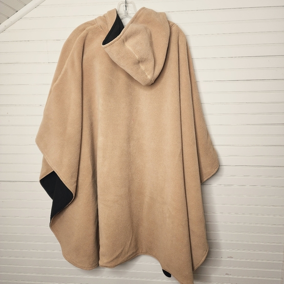 Acorn Reversible Hooded Cape Poncho Black One Size - Picture 5 of 8
